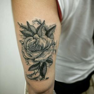 @pedrotattooarts  de #Tatuagem  !!!!! #tatuagemfeminina #eletrickink #inked #rose #blackworktattoo #blackworktattoo #blackwork #Brasília #rosa #rosatatuagem #rose #arte