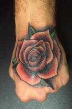 • 🌹 • #rose #roses #RoseTattoos #rosetattoo #hand #oldschool #oldschooltattoo #oldschooltattoos #oldschool #tattoo #tattoos #tattooart #tattooapprenticeship #lineworktattoo #linework
