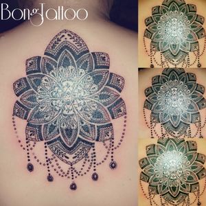 Mandala#backpiece ikingtattoo #artworks #madrid🇪🇸  #vienna🇦🇹  #pinas🇵🇭  #tattooswork #portraittattoo #coveruptattoos #freehandtattoo #finelinetattoo #blackandgray #bloodlinetattoo 