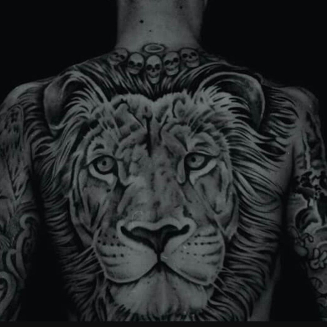 Man Utd star Tyrell Malacia has incredible Memphis Depaystyle lion tattoo  covering entire back  The Sun
