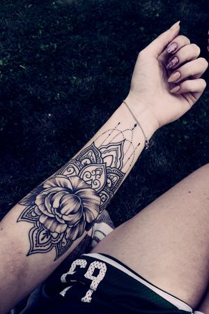 My first tattoo :) 04.08.2017 #tattoo #firsttattoo #blacktattoo #inkedup #f4f #l4l #flower #dotwork #flowerlilis #bigtattoo #poland #opole #białykruk #polishtattoo #polishgirl 