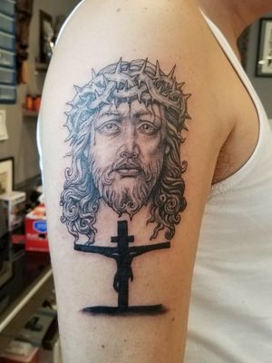 Jesus portrait with a cross 