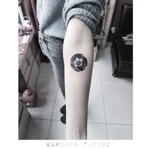 Instagram: @karincatattoo #karincatattoo #flower #tattoo #tattoos #tattoodesign #tattooartist #tattooer #tattoostudio #tattoolove #tattooart #tattooartists #arm #armtattoo #black #line #istanbul #turkey #dövme #dövmeci #design #girl #woman #tattedup #inked #black