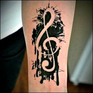 Monochromatic clef G outline with a splash background.#music #musicislife #clefg #musicnotes #monochromatic #black 