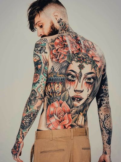 Work shot of my back fully healed (and I've started to balck out the background of my right arm) Follow me on Instagram 1tombrennan #backpiecetattoos #back #backpiece #backpiece #oldschool #neotraditional #girl #rose #newschool 