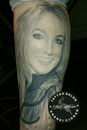 Britney Spears portret Tattoo heal +46736508956 #portrettattoo #britneyspears tattoo #realistic #realistictattoo #photorealism #inkmaniatattoosalon #andreicioran 