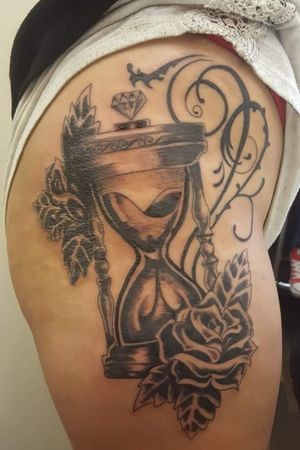 An hourglass with roses #hourglass #roses #time #blackandgray #blackandgrey #womenwithtattoos #tattooedwomen 