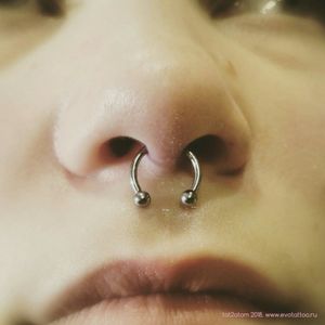 Пирсинг носа - Септум. Пирсинг носа выполнен под местной анестезией. Украшение для пирсинга - циркуляр из хирургической стали 316L. Студия художественой татуировки и пирсинга Evolution. www.evotattoo.ru. Тел./WhatsApp: 8(925)5143553. #piercing #piercings #septum #circular #piercing_septum #nose_piercing #пирсинг #пирсинг_септум #прокол_перегородки_носа #пирсинг_носа #прокол_септум #септум #пирсинг_септума #сделать_пирсинг #прокол_носа #проколоть_нос #пирсинг_москва #сделать_пирсинг_носа @tat2atom