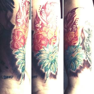 #feder #blume #farbe #bunt #inkgirl#follower #tattoo #tattoos #tattooedgirl #tattooartist #followme #follower#follow #follower#follow#followforfollow #cheyene#black #beautifulink #instatattoo #black#cheyene #germantattooers #solingen#skitze #love #tattoos #dreamtattoo #mindblowing #blackgrey #cheyenehawk #eternal #dreamtattoo 