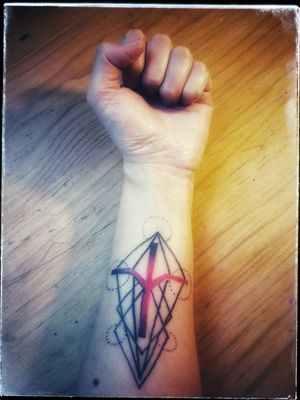 My first tattoo was divided in two: on my left, the symbol of Jean, the most honourable of all claymores. Made by Edgar Licona at Kaustika Miramontes, Mexico City. #mangatattoo #manga #animetattoo #animeinspired #claymore #yagi #geometry  