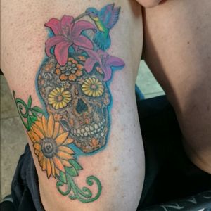 #sugarskulltattoo #floraltattoo #lilytattoo #sunflowertattoo #colourtattoo #finelinetattoo #tattoodetail #tattoodesign #tattooing #tattoo