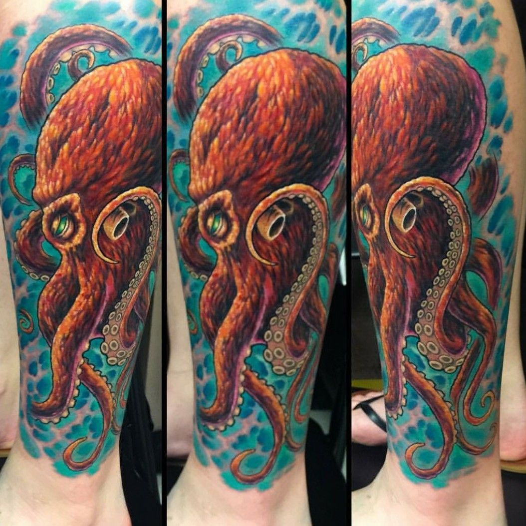 Realistic octopus tattoo on the right thigh
