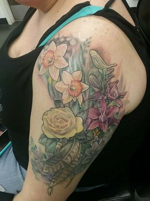 #flowers #realism #tattoooftheday #artistofpain #daffodiltattoo #fullcolor #flowertattoo #rose #RoseTattoos #larkspur #sleeve #color 