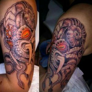 #chtulhu #chaos #sphere #monster #redeyes #octopus #kraken #nightmare_in_the_black_forest This is chtulhu, from H.P. Lovercraft. And actually my first tattoo.  