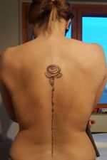 Memento te ipsum amare semper. #tattoo #ink #tattoomilano #tattoopavia #script #rose #oneline #onelinetattoo 