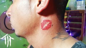 Algo realizado en estos días!!! ✏️📷💋 #ink #inked #tattooartist #kiss #kisstattoo #tattooart #red #eternalinks 
