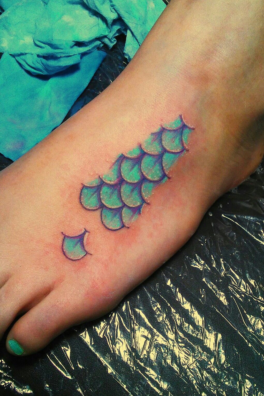 Justin Stephan on Twitter Mermaid scales I did on a hip with some water  droplets I get to do fun water tattoos having a shop near the beach  httpstcoohbiS8tQA6  X