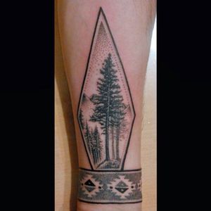 Tattoo by @Samfarfan  #ink #inked #pointillism #dotworktattoo #dotwork #mountaintattoo #mountains #forest #lineworktattoo #blacktattooart #blacktattoo #geometrictattoo #geometry #tattoo #tattooed #armpiece #nativetattoo #patters 