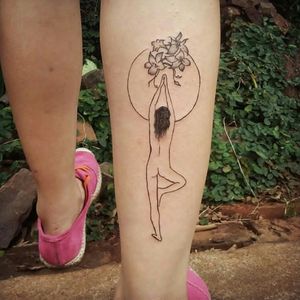 Na natureza, a beleza do corpo feminino só se compara à beleza da flor. 🎨🌱 #woman #mulher #femme #mujer #donna #frau #natural #natürlich #naturale #naturel #fleur #fiore #flor #flower #lirio #lily #lirio #lilie #lis #desnuda #tattoo #tatouage #tattoo #tatuagem #tatuaje #tatuaggio #aurorabeatriz #luttiink #arte #theartoftattoo #saopaulo #brazil
