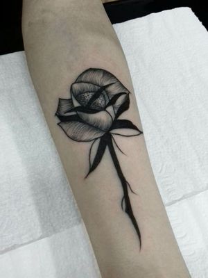 Dark flowers#blackworkers #blackworkerssubmission #blacktattooart #onlyblackart #onlythedarkest #darkartists #tattoo#tattoo2me#ink#inked #inkedgirl 