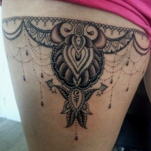 Piece made last summer #linework #ornementaltattoo #blackandgreytattoo #blackandgrey #zuperblack #intenzetattooink #bishoprotary #fadetheitch #ink #inked #inkedgirl #tattoo #tattooist #tattooartist #artist #tattoooftheday #france