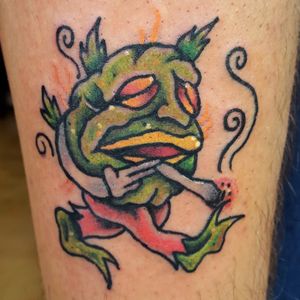 #dansemacabre #Miero #tattoo #colortattoo #colored #ink #oldschool #traditional #trash #tradi #biglines #grass #420 #smoking #green#jointtattoos  #dab 🖤