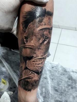 Lion tattoo Sigam no Instagram @marlontatuador 