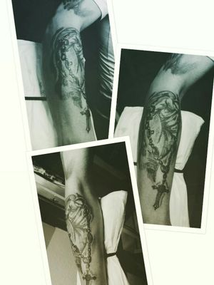 #mann #tattoo #tattoos #tattooedmann #followme#follower #beautifulink #instatattoo #black#cheyene #germantattooers #intenzpride #intenzink #eternal #dreamtattoo #mindblowing #tattooed #tattooedwoman #inkgirl #kreutz #hand 