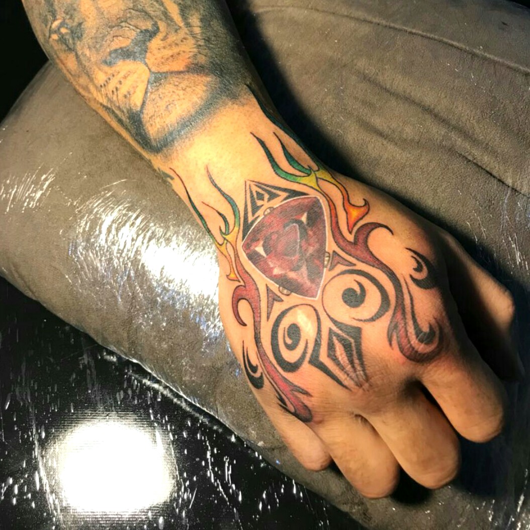 Jon Gozzi Tattoo - Close na fusão pelos brincos potara! Cada um com mais ou  menos 4 centímetros! Agenda aberta para São Paulo. Orçamentos e valores por  WhatsApp 11 994291291 ou e-mail