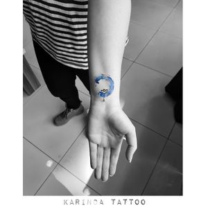 🌊Instagram: @karincatattoo #wave #waves #wavetattoo #sea #seatattoo #bluetattoo #blue #armtattoo #arm #small #minimal #little #tiny #tattoo #tattoos #tattoodesign #tattooartist #tattooer #tattoostudio #tattoolove #tattooart #istanbul #turkey #dövme #dövmeci #design #girl #woman