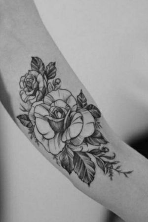 #fine - line #blumen #rosen #tattoo #tattoos #tattooedmann #followme #follower#follow #follower#follow#followforfollow #cheyene#black #beautifulink #instatattoo #black#cheyene #germantattooers#solingen #germantattooers#frau #cheyenehawk #eternal #dreamtattoo #mindblowing #tattooed #tattooedwoman #inkgirl #tattooedgirl #tattkoartist #