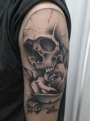 Skull & Rose#berserkerstattoo #skulltattoo #skull #rosetattoo #skullandrose #blackink #blackwork #art #artwork #neotraditional #inklife #tattooart #tattoos #tattoo #tattoolife