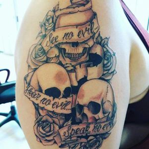 I feel in love the day i saw this, i quickly desiccated to get it #skulltattoo #skull #skeleton 