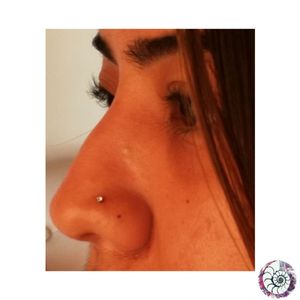 #nostrilpiercing con joya de acero quirúrgico realizado por Prisma