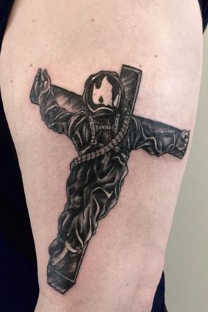 My latest tattoo. Astronaut on a crucifix. A visual representation of today's society, how people seem to worship technology. #blackandgreytattoo #Black #blackandgrey #detailed #astronauttattoos #crucifix #religioustattoo #technology #techtattoo #astronaut #society #worship 