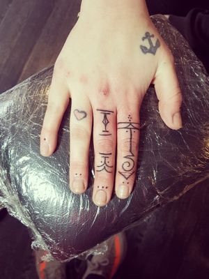 Finger tattoos 
