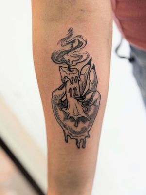 Candle Hand, tattoo I did few days ago. Para cotizaciones por whats 2223605806 y DM#candles #hand #tattoo #tatuaje #forearm #forearmtattoo #blackwork #blackworkers #tattooedgirls #ink #inked #madeinmexico #hechoenmexico #tatuadoresmexicanos #mexico #mexican #Puebla #mexicano #kraken #HybridoKymera @tattoodo 