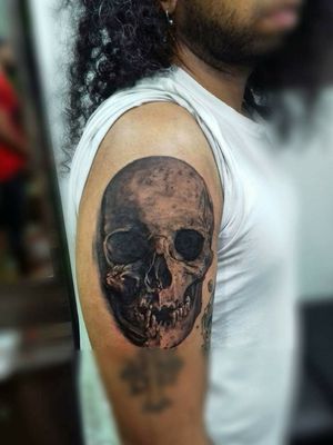 Skull tattoo id did last year in goa, india#skulltattoo #skulls #skull #skeleton #realismo #realistic #realism #blackandgreytattoo #blackandgrey #biceptattoo #indiantattooartist #goattattoos #goatattoo 
