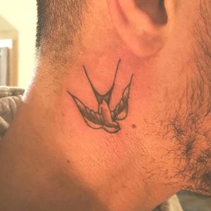 Tattoo uploaded by Andrea Ruberti • #tattoo #swallowtattoo #swallowbird #holdschool • Tattoodo Tattoo uploaded by Andrea Ruberti • #tattoo #swallowtattoo #swallowbird #holdschool • Tattoodo