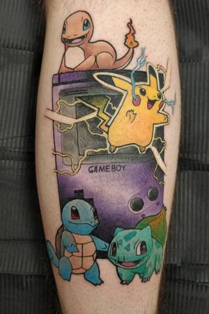 GameBoy colour with Pikachu coming out of the screen and charmander, squirtle and bulbasaur surrounding it#pokemon #Pikachu #charmander #squirtle #bulbasaur #GameBoy #gameboycolour #legtattoo #colourtattoo 