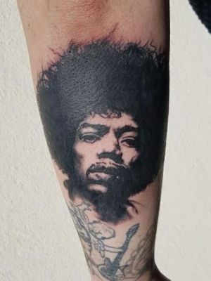 Jimi Hendrix black & grey portrait. #jimihendrixtattoo #jimihendrix #guitarhero #music #blackandgreytattoo #blackandgrey #blackandgreyportraittattoo 