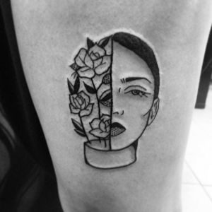 Follow me on Instagram @valchu.tatuajes#womantattoo #traditionaltattoo #flowers #flowertattoo 