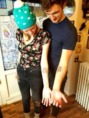 Couples tattoo, "Vegviser" 🙏😊  (right tattoo by Alejandro Elnikasio Muñoz.)#tattoo #oslo #norway #werkentattoostudio @andre_werken_tattoo