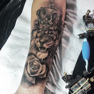 Lion King #tattoo #tattoos #tatuagem #portalegre #ink #inked #tattooartist #lucasdeassis #pilaca #tattooed #art #arte #lion #king #blackandgrey 