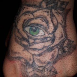 #roses #RoseTattoos #eye  #eyetattoo#handtattoo 