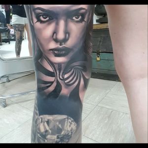 Closing my leg sleeve with this beauty of a design from Anders Grucz @zoitattoocph, still one sesh to finish (phone pic quality and new made) #newink #legsleeve #inkedup #inkedgirl #babe  #zoitattoo #copenhagen #anders_grucz #surrealistic #portrait #blackandgrey #realism #sleeve #sexy #intense #backofknee #denmark #danishgirl #danishartist