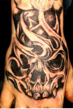 Hand Tattoo #tattoo #tattoos #tattoostudio #ink #inked #inkedup #art #bodyart #artist #killerink #liverpool #love #beauty #beautiful #fun #angel #liverpooltattoo #electrumstencilprimer #silverbackink #elgatonegro #followforfollow #follow4follow #likeforlike #devilscovetattoostudio #jay #jaywoodwardtattoos #share #repost #skulls #handtattoo 