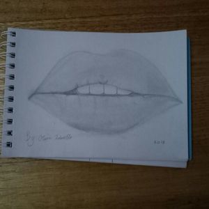 Semi realist lips #lips #semirealalistic #greywork#human #art #fineart 