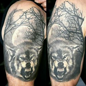 Angry wolf portrait #wolf #wolftattoo #wolfhead #moon #animal #animaltattoo #blackandgrey #animalportrait #portrait #semirealism 