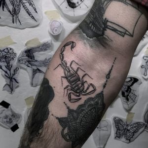 Hand Poke Tattoo by Silvia Placenta MANOMORTA TATTOO BERGAMO, italy#blackandgreytattoo #blackandgrey #blackworktattoo #machinefree #handpoke #italiantattooartist #tattooartist #tattooist #tattooitaly 